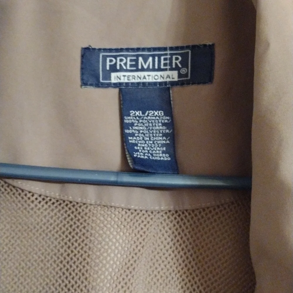 Lightweight jacket - Picture 2 of 3